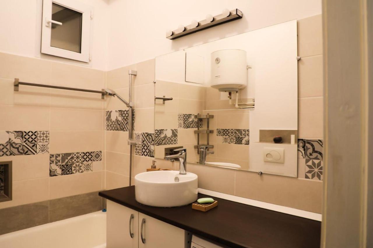Ultracentral Cozy Apartment Near Old Town Bukarest Eksteriør billede